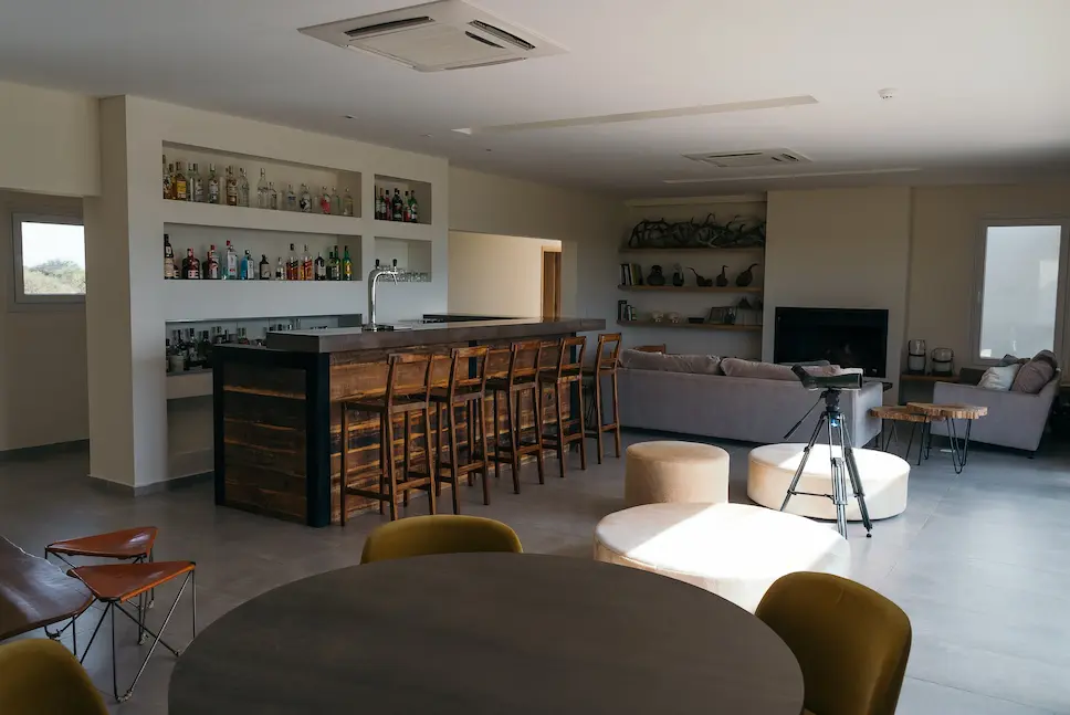 营地酒吧休息区
